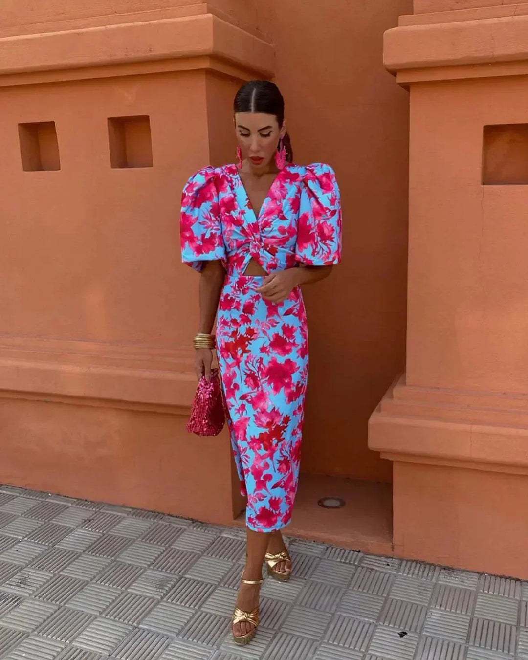 Flora - Chic Midi Dress