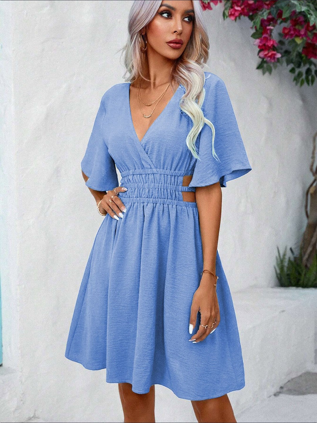 Noelia - Chic V-Neck Dress