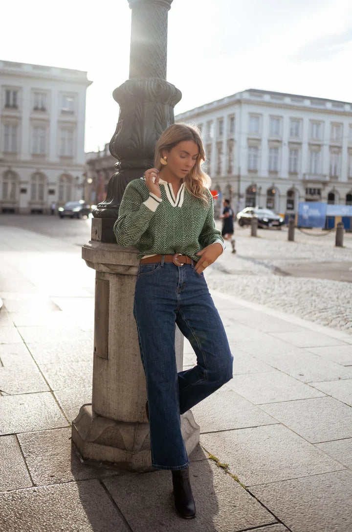EMILIA™ | THE GREEN V-NECK PULLOVER